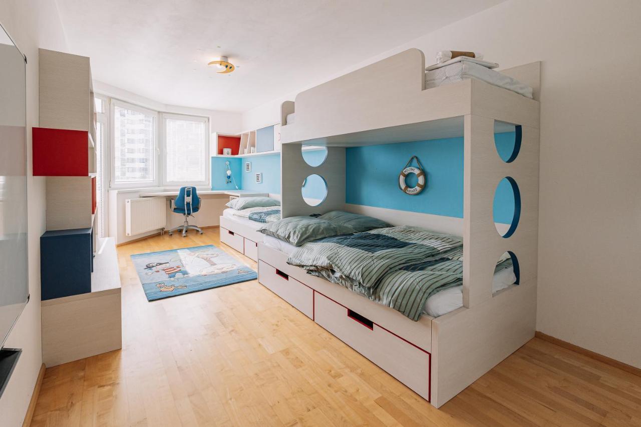 Apartment Family Bratislava Parking Slot Included! ภายนอก รูปภาพ