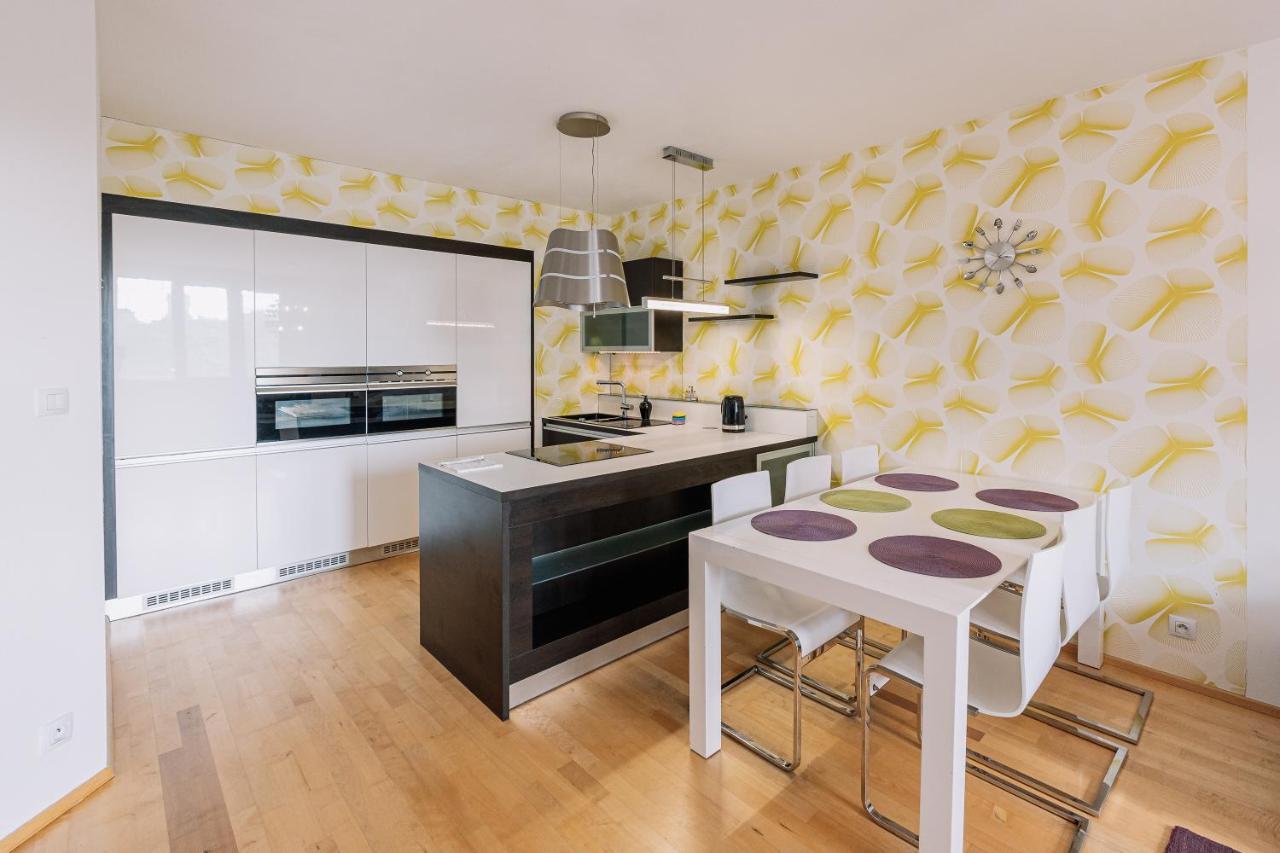 Apartment Family Bratislava Parking Slot Included! ภายนอก รูปภาพ