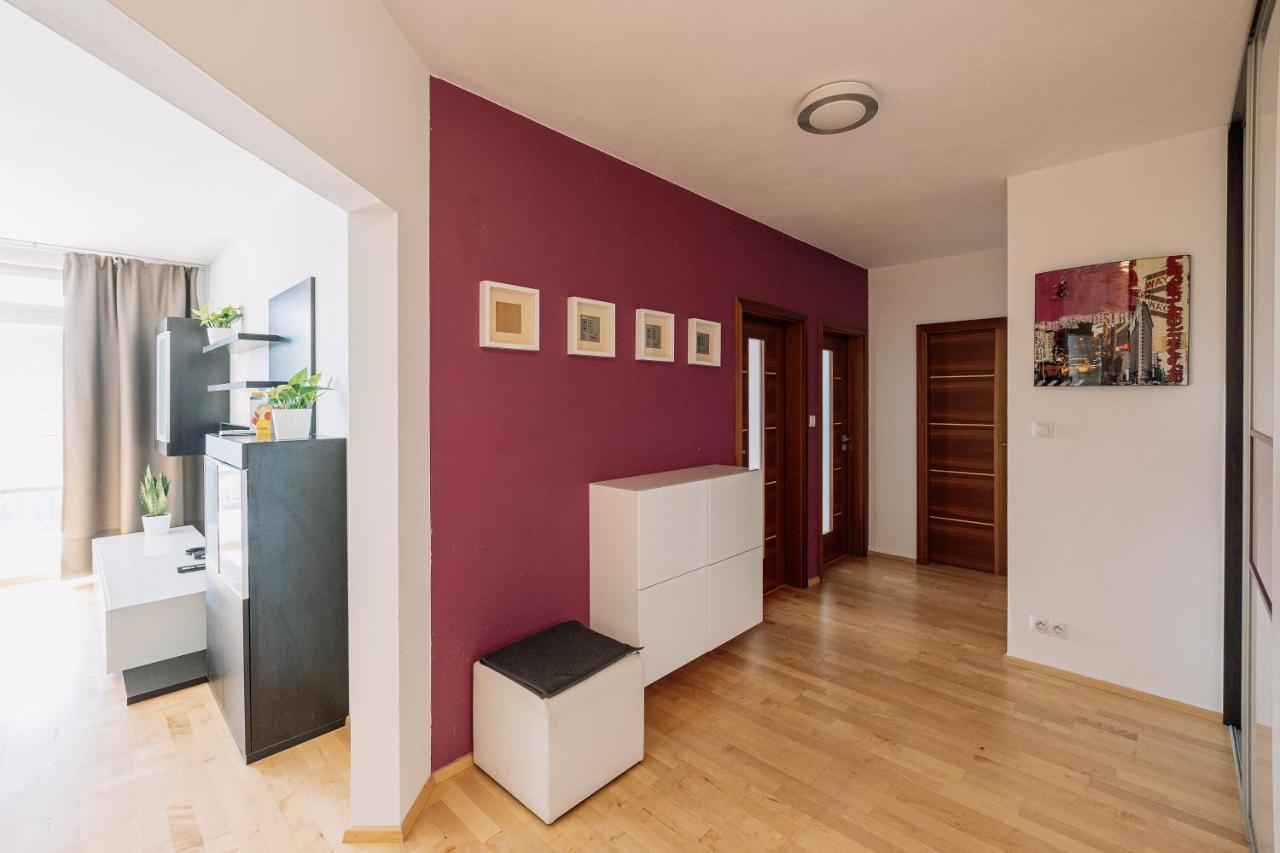 Apartment Family Bratislava Parking Slot Included! ภายนอก รูปภาพ