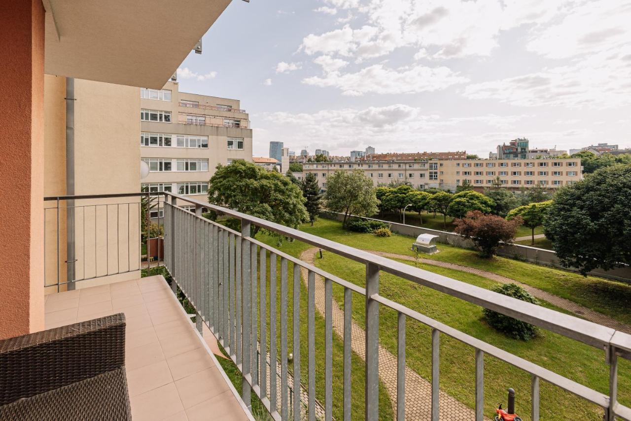 Apartment Family Bratislava Parking Slot Included! ภายนอก รูปภาพ