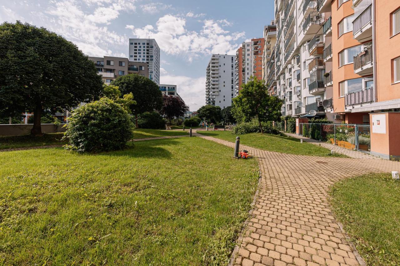 Apartment Family Bratislava Parking Slot Included! ภายนอก รูปภาพ