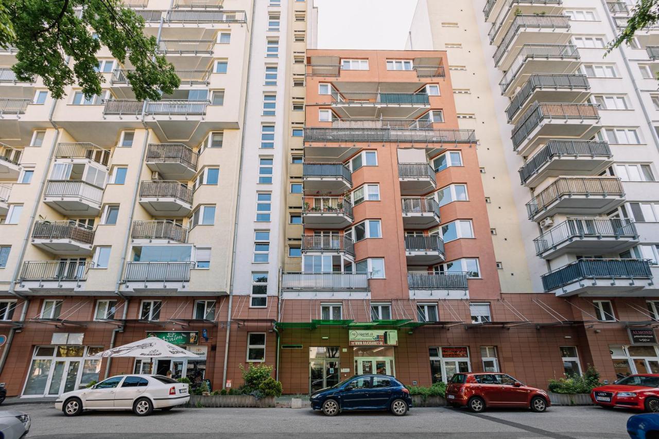 Apartment Family Bratislava Parking Slot Included! ภายนอก รูปภาพ